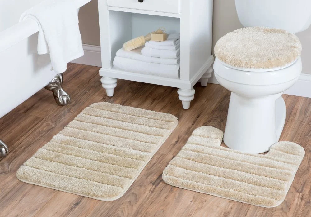 Soft absorbent microfiber bathroom mats in modern colors.