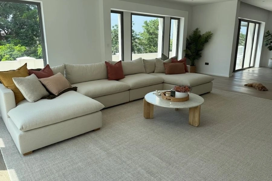 Soft beige wall to wall carpet in Dubai home.