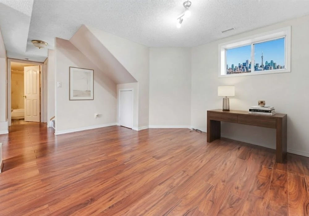 Smooth laminate flooring installation in Dubai residence