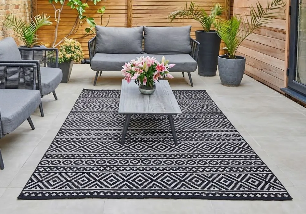 Outdoor mats in Dubai diamond print