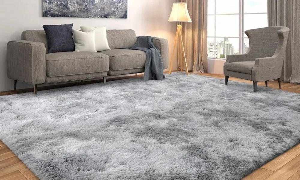 Grey shaggy rug in modern Dubai living room