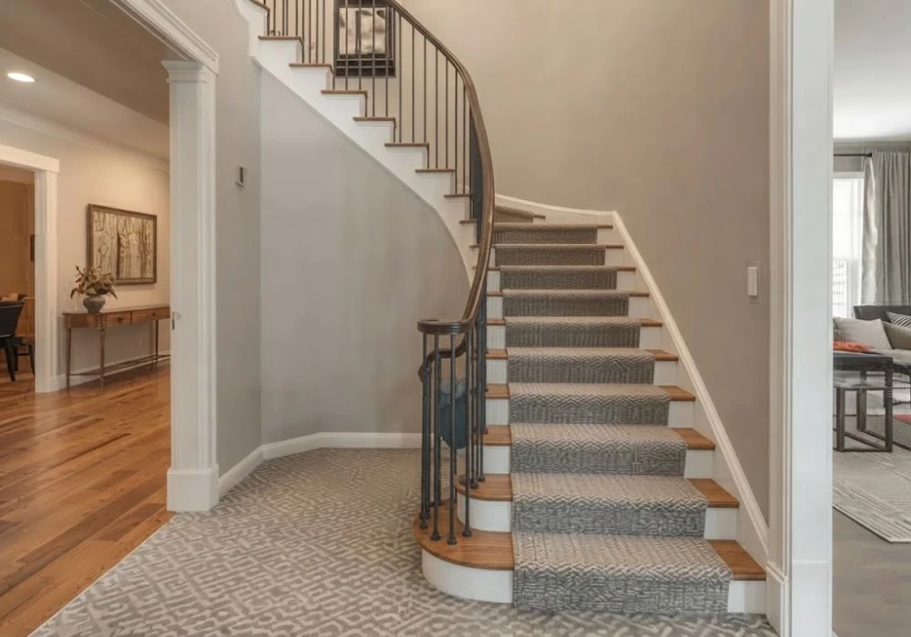 Geometric patterned grey stair carpet Dubai