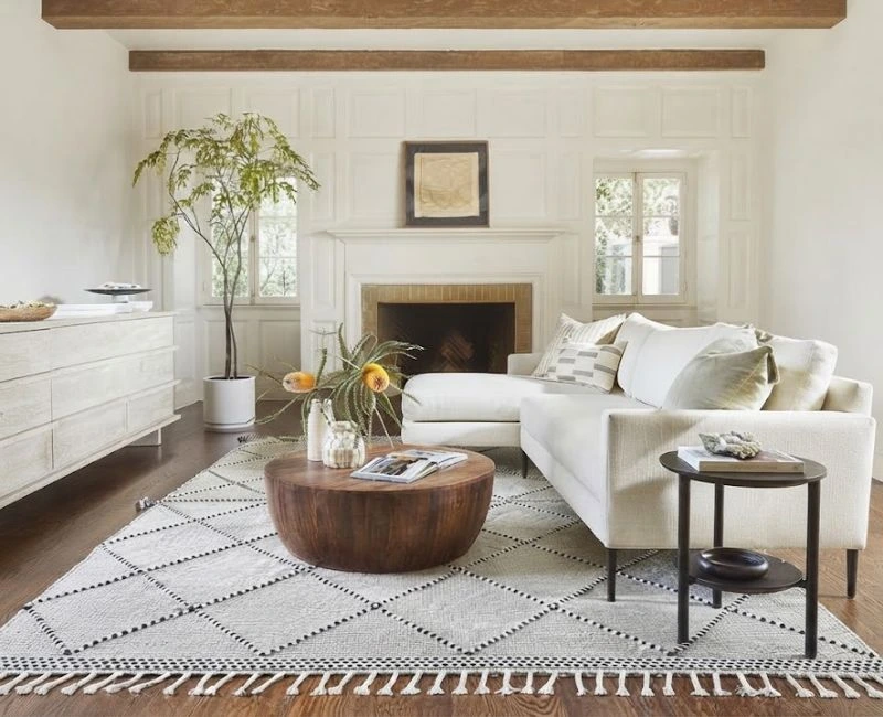 Geometric white wool rug in Dubai