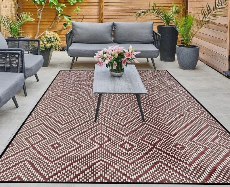 Outdoor mats in Dubai red rug