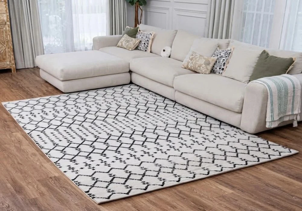 Black and white wool rug Dubai