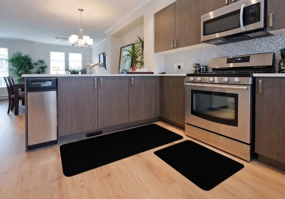 Plain black anti-fatigue kitchen floor mat Dubai