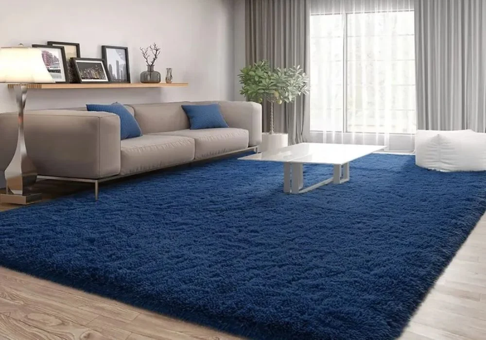 Deep blue shaggy rug in modern Dubai home.