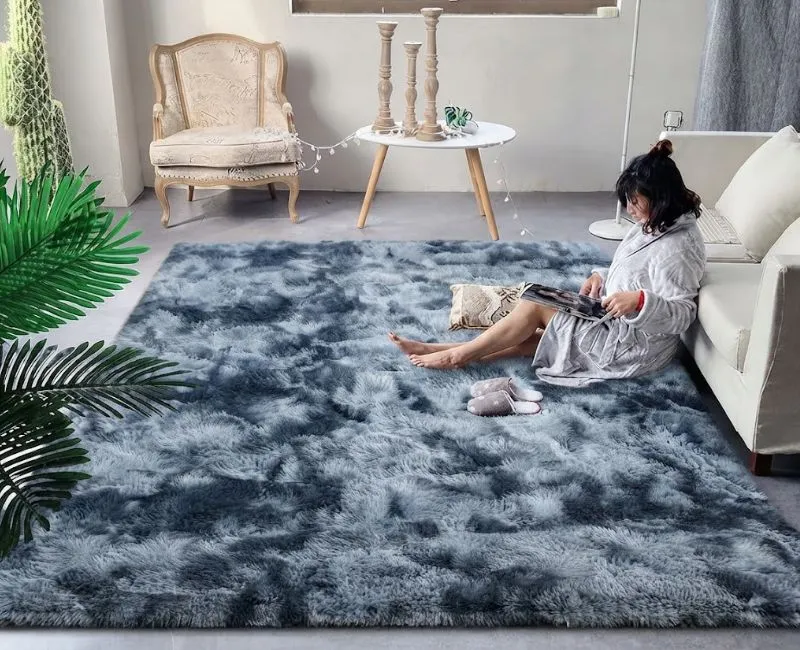 Blue and grey ombre shaggy rug in Dubai apartment