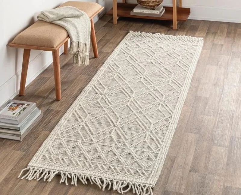 Modern geometric white runner rug in Dubai