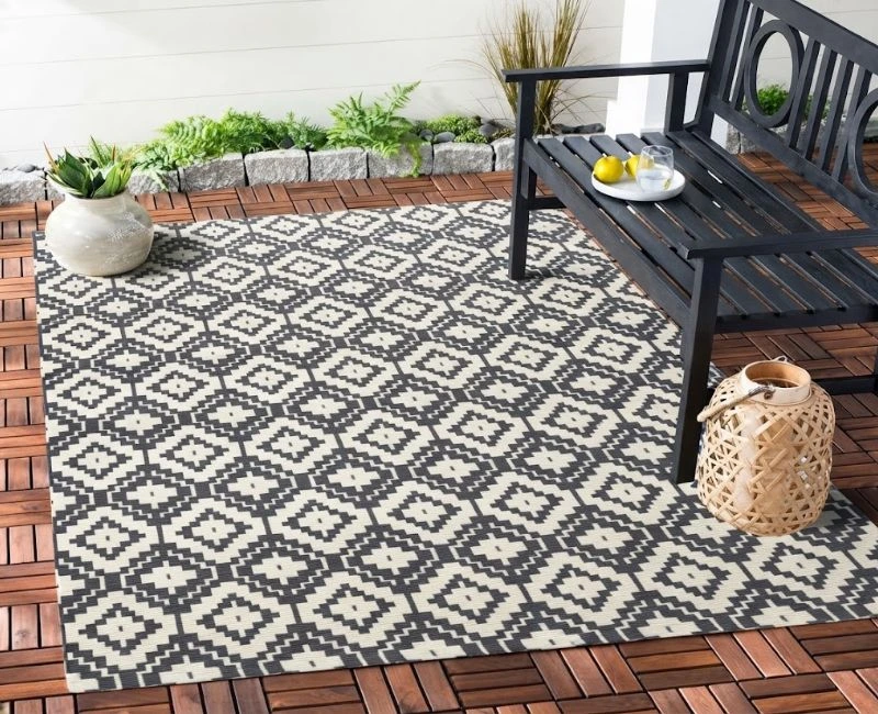 Outdoor mats in Dubai tribal print